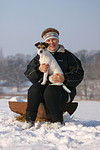 Frau mit Parson Russell Terrier im Schnee / woman with prt in snow