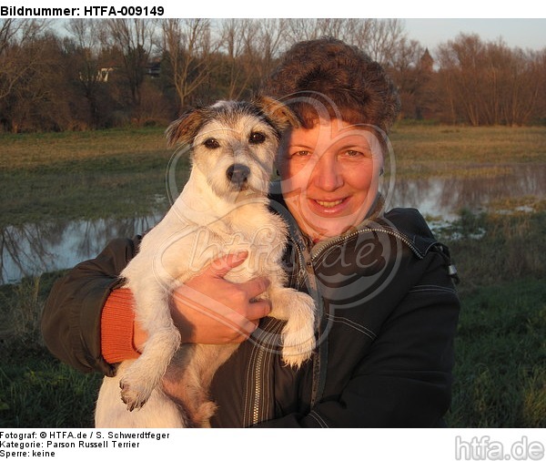Frau mit Parson Russell Terrier / woman with PRT / HTFA-009149
