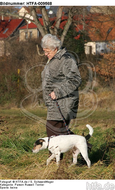 Frau mit Parson Russell Terrier / woman with PRT / HTFA-009568