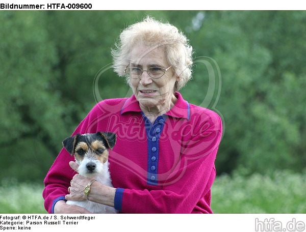 Frau mit Parson Russell Terrier / woman with PRT / HTFA-009600