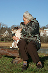 Frau streichelt Parson Russell Terrier / woman is fondling PRT