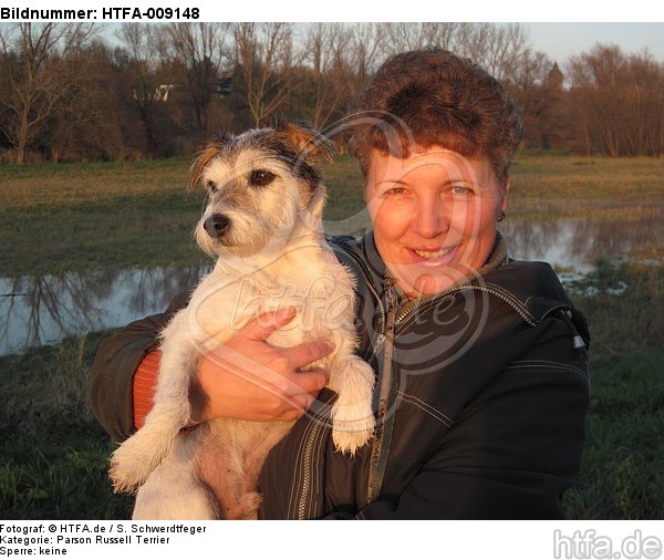 Frau mit Parson Russell Terrier / woman with PRT / HTFA-009148