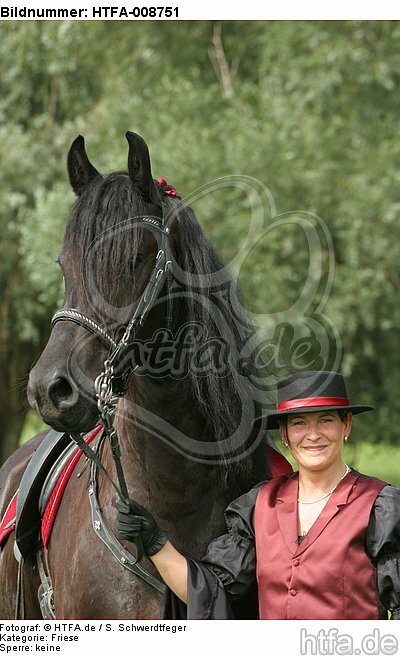 Frau mit Friese / woman and friesian horse / HTFA-008751